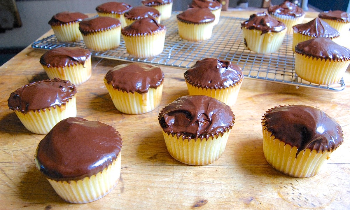 Cupcakes for Sharing via @kingarthurflour