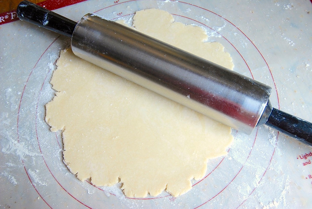 How to Prevent the Gap in Pie Crust via @kingarthurflour