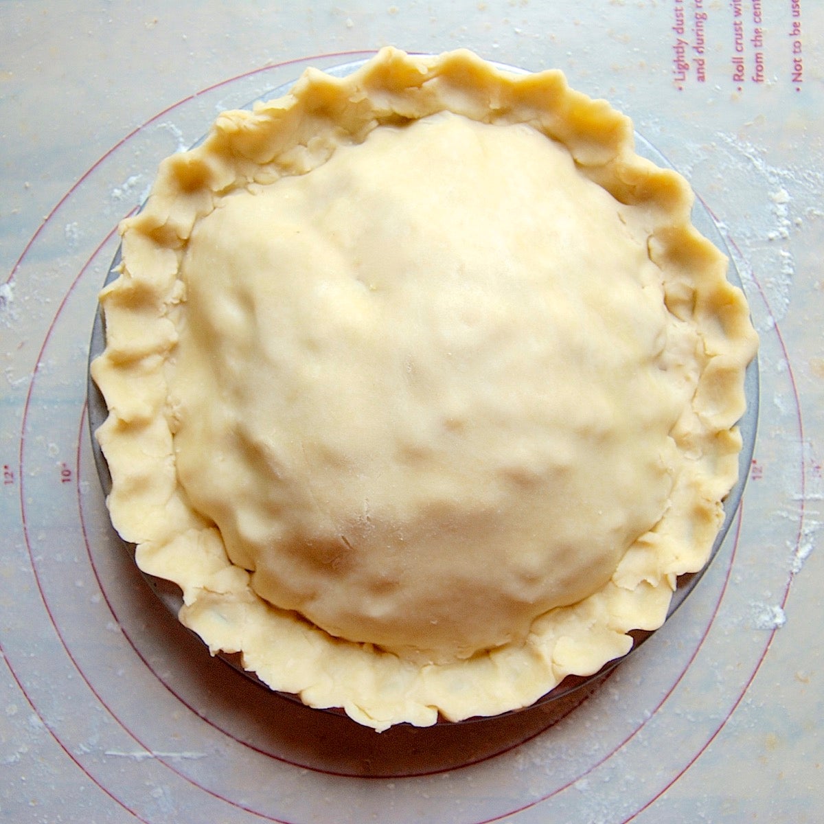 How to Prevent the Gap in Pie Crust via @kingarthurflour