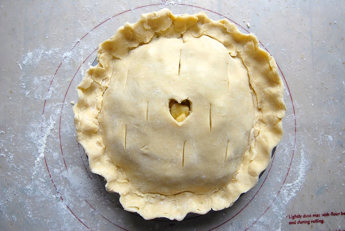 How to Prevent the Gap in Pie Crust via @kingarthurflour