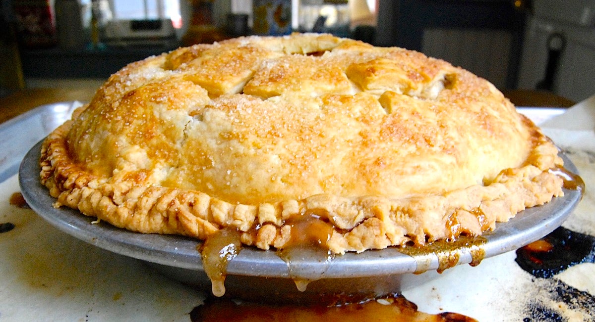 How to Prevent the Gap in Pie Crust via @kingarthurflour