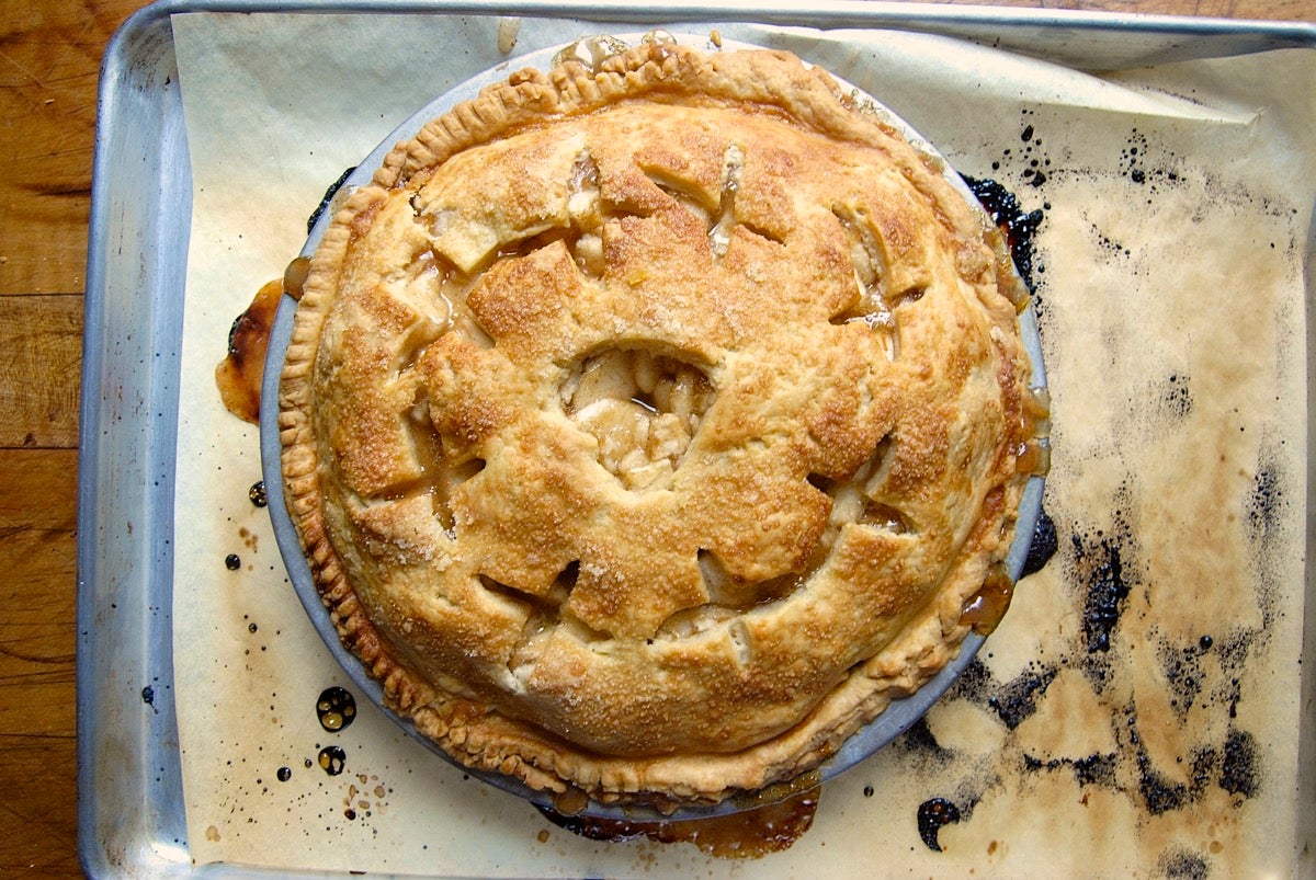 How to Prevent the Gap in Pie Crust via @kingarthurflour