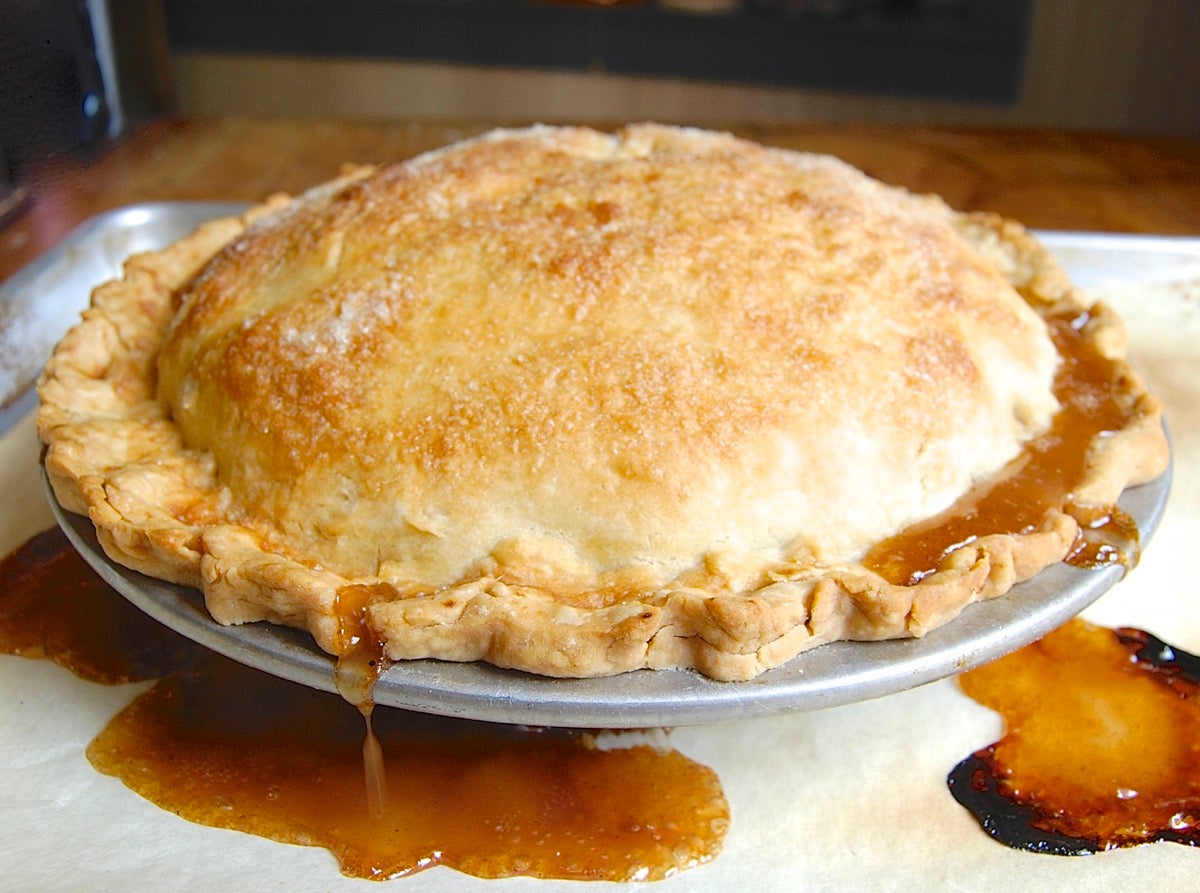 How to Prevent the Gap in Pie Crust via @kingarthurflour