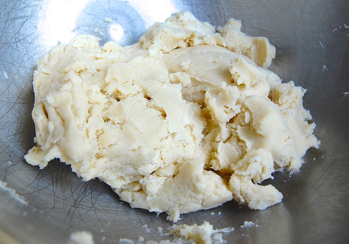 How to Prevent the Gap in Pie Crust via @kingarthurflour