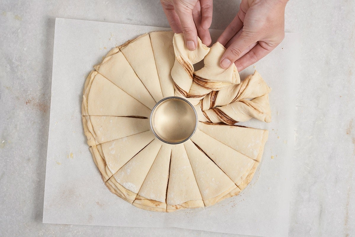 Cinnamon Star Bread Bakealong via @kingarthurflour