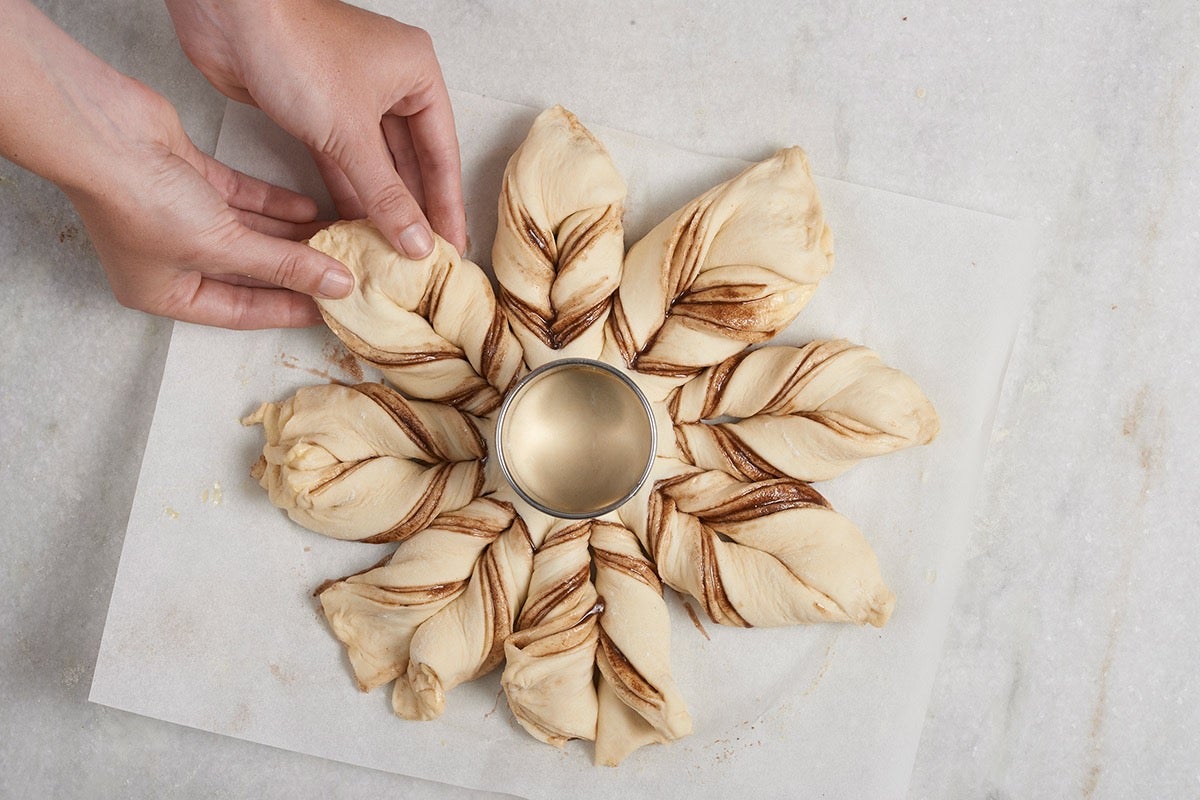 Cinnamon Star Bread Bakealong via @kingarthurflour