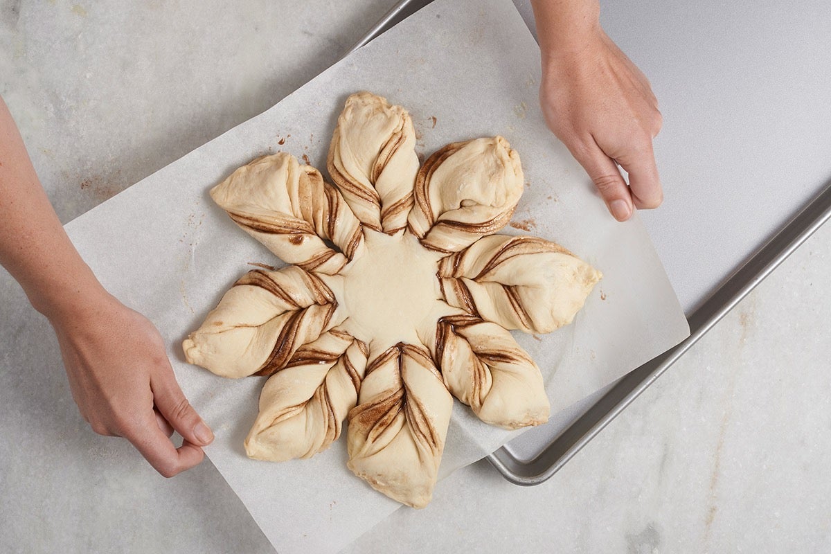 Cinnamon Star Bread Bakealong via @kingarthurflour