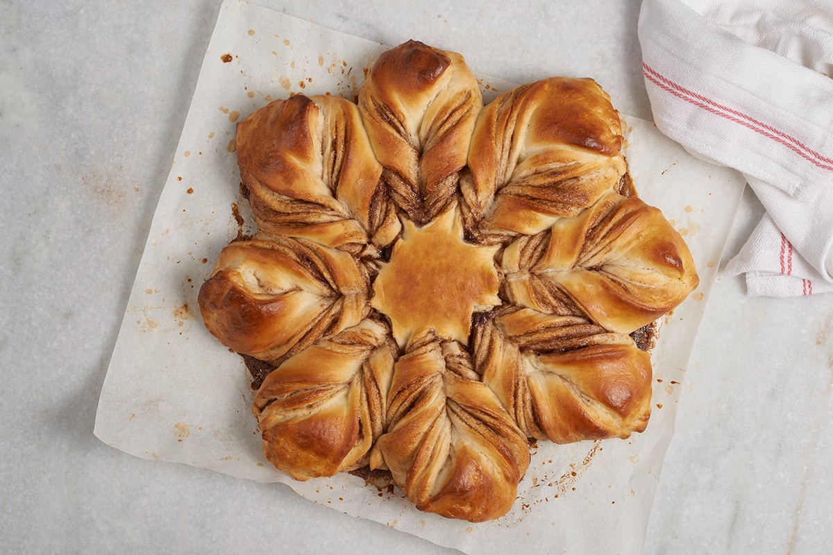 Cinnamon Star Bread Bakealong via @kingarthurflour