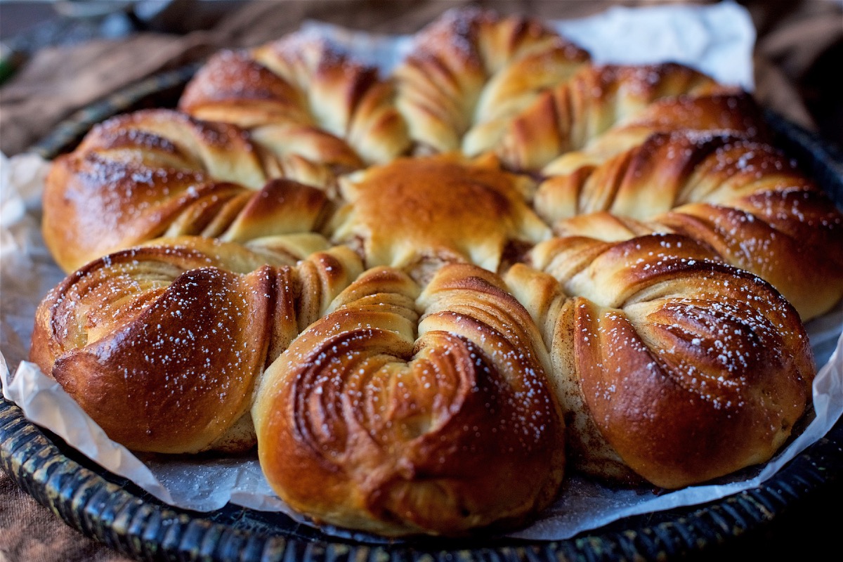 Cinnamon Star Bread Bakealong via @kingarthurflour