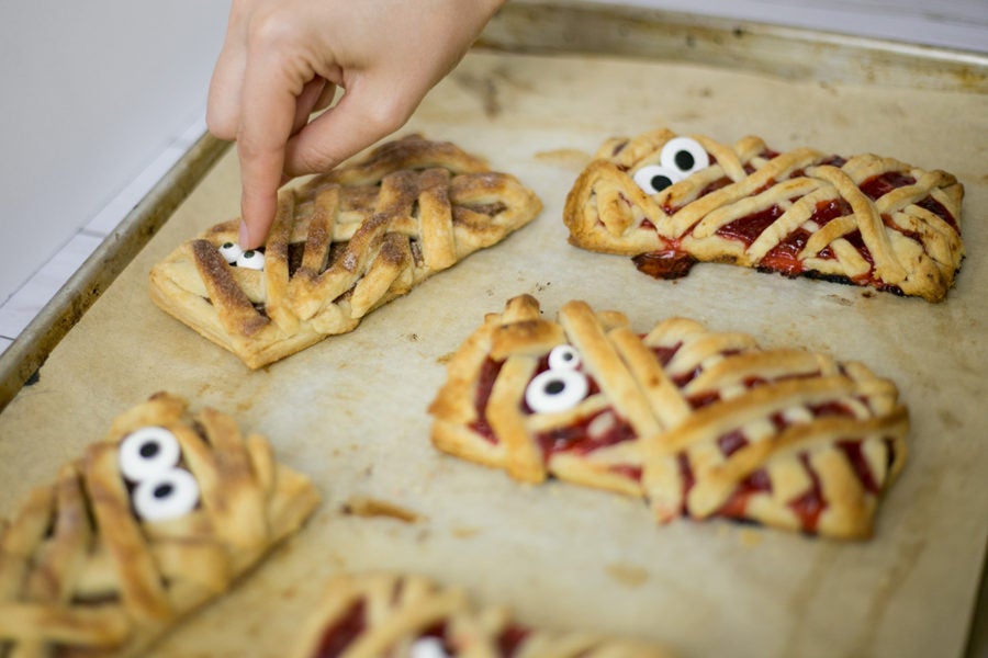 How to make Mummy Hand Pies via @kingarthurflour