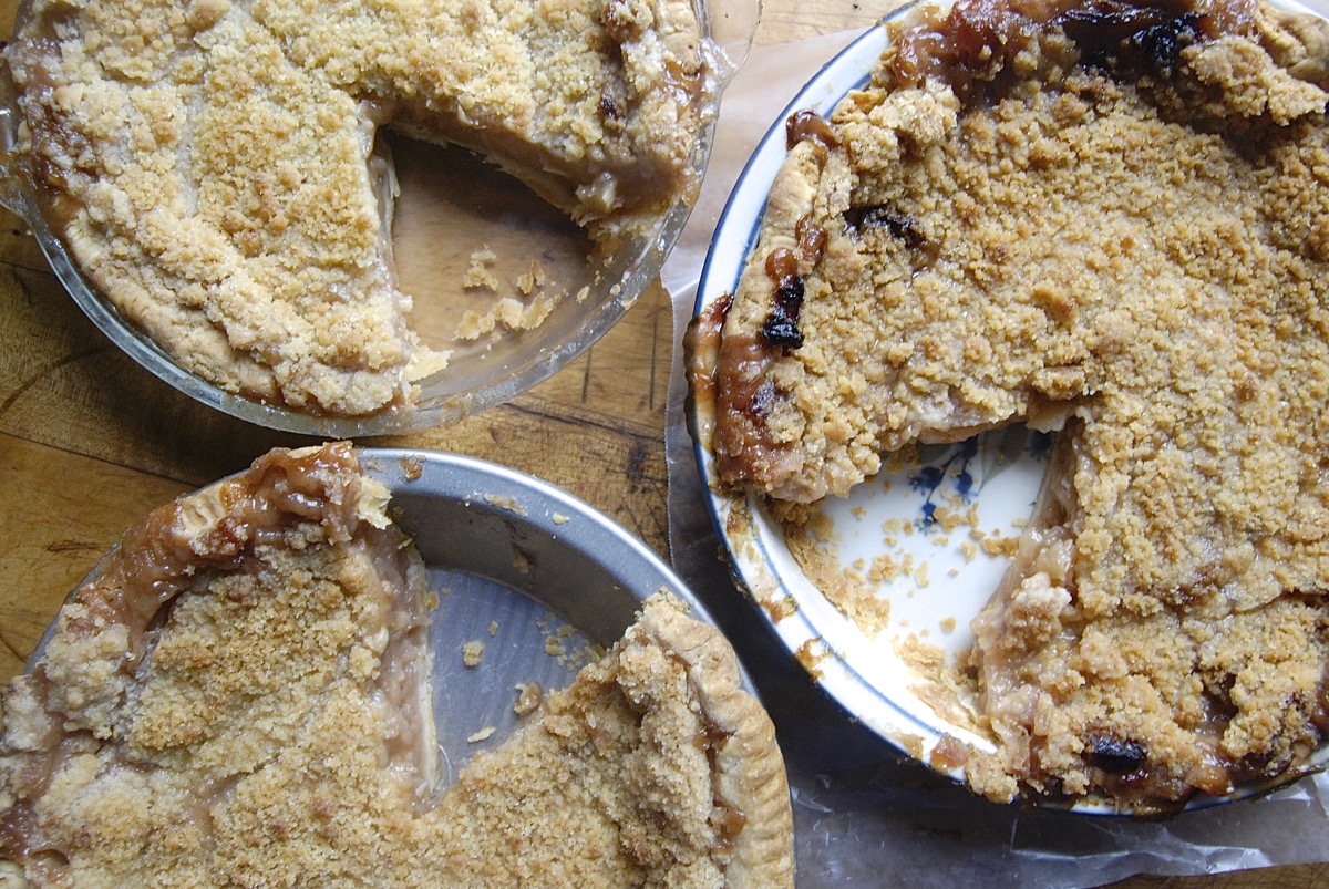 How to get pie crust to brown on the bottom via @kingarthurflour