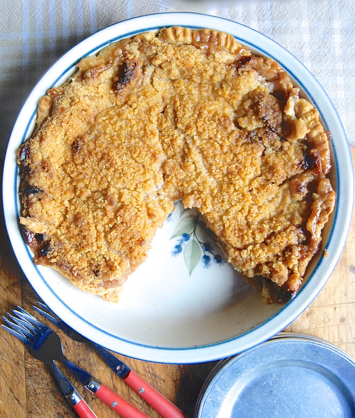 How to get pie crust to brown on the bottom via @kingarthurflour