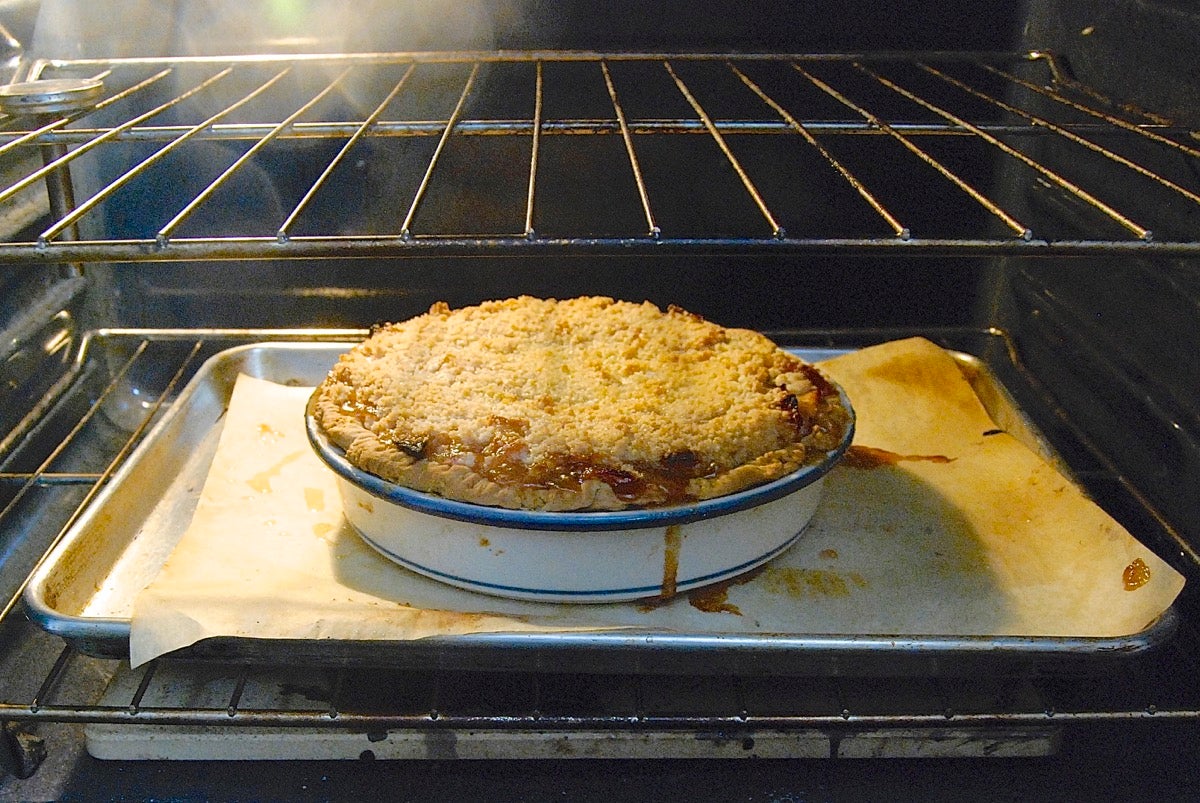 How to get pie crust to brown on the bottom via @kingarthurflour