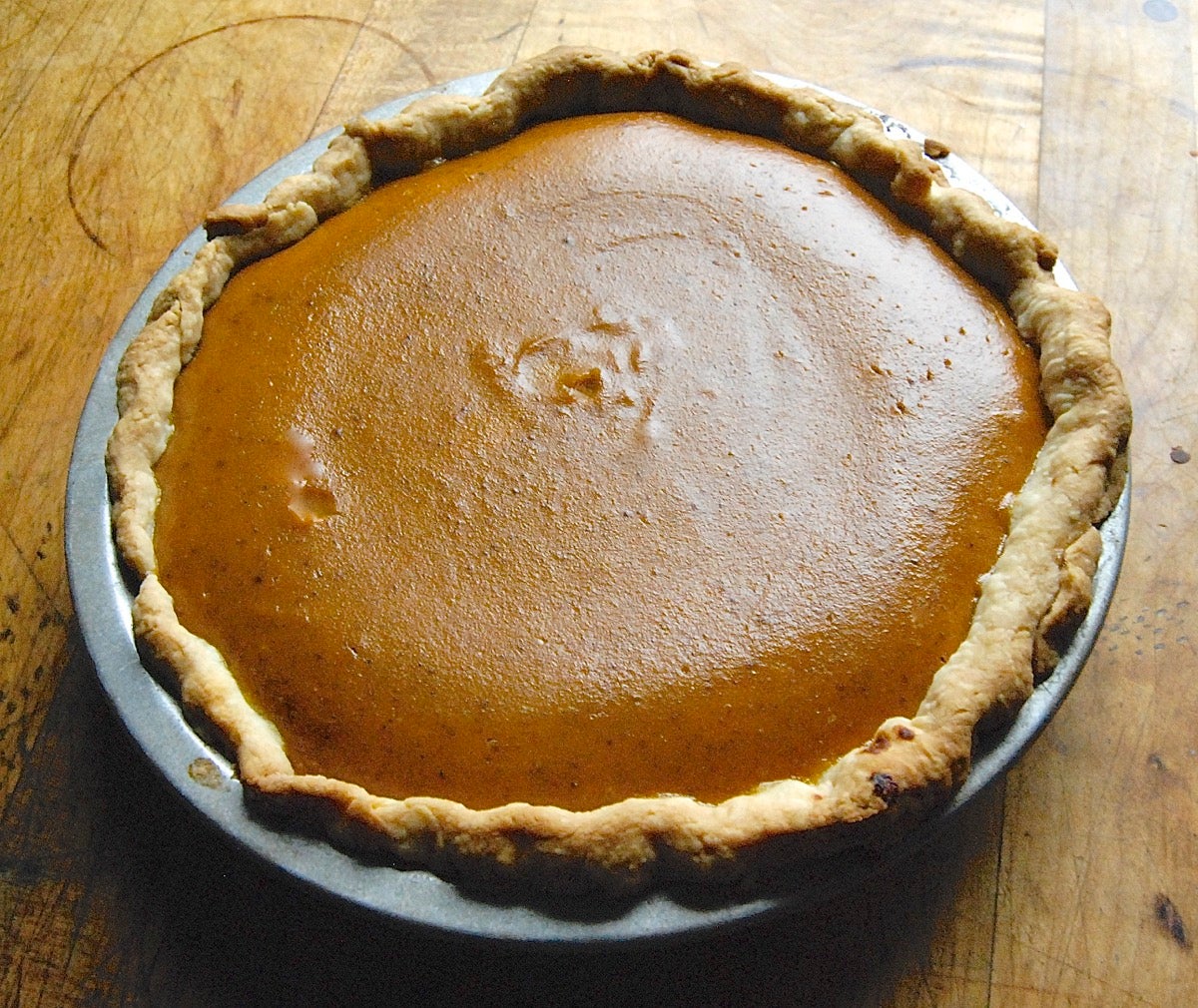 How to keep pumpkin pie from cracking via @kingarthurflour