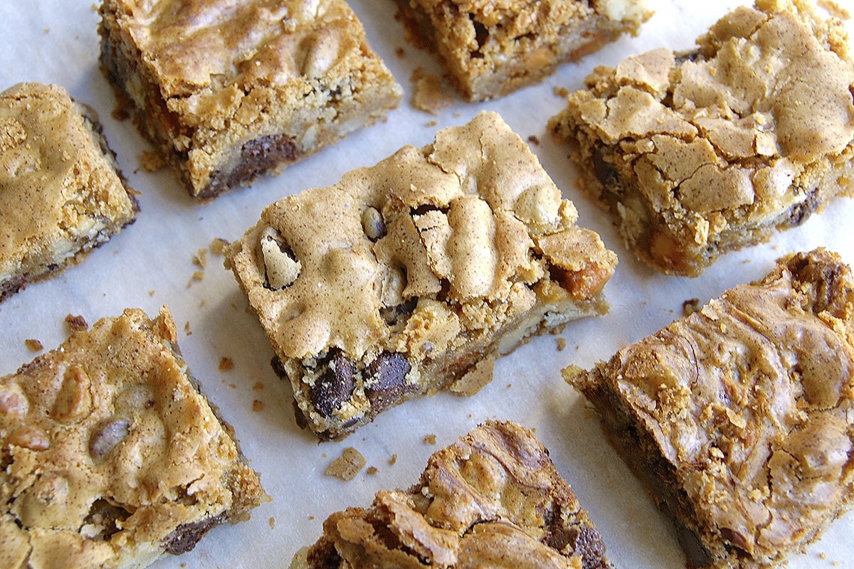 Chewy Chocolate Chip Cookie Bars via @kingarthurflour