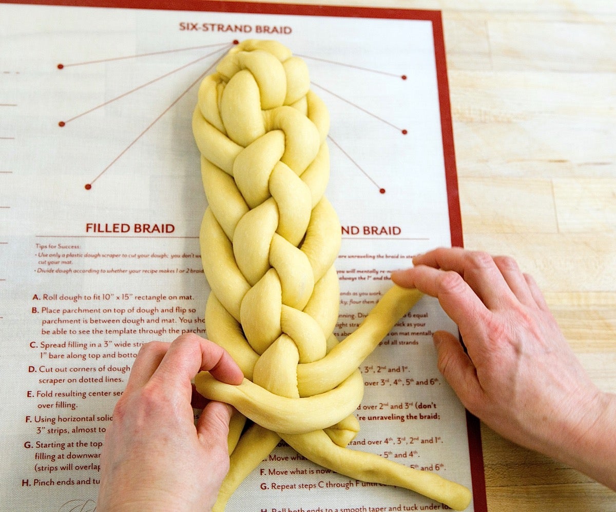 Classic Challah Bakealong via @kingarthurflour