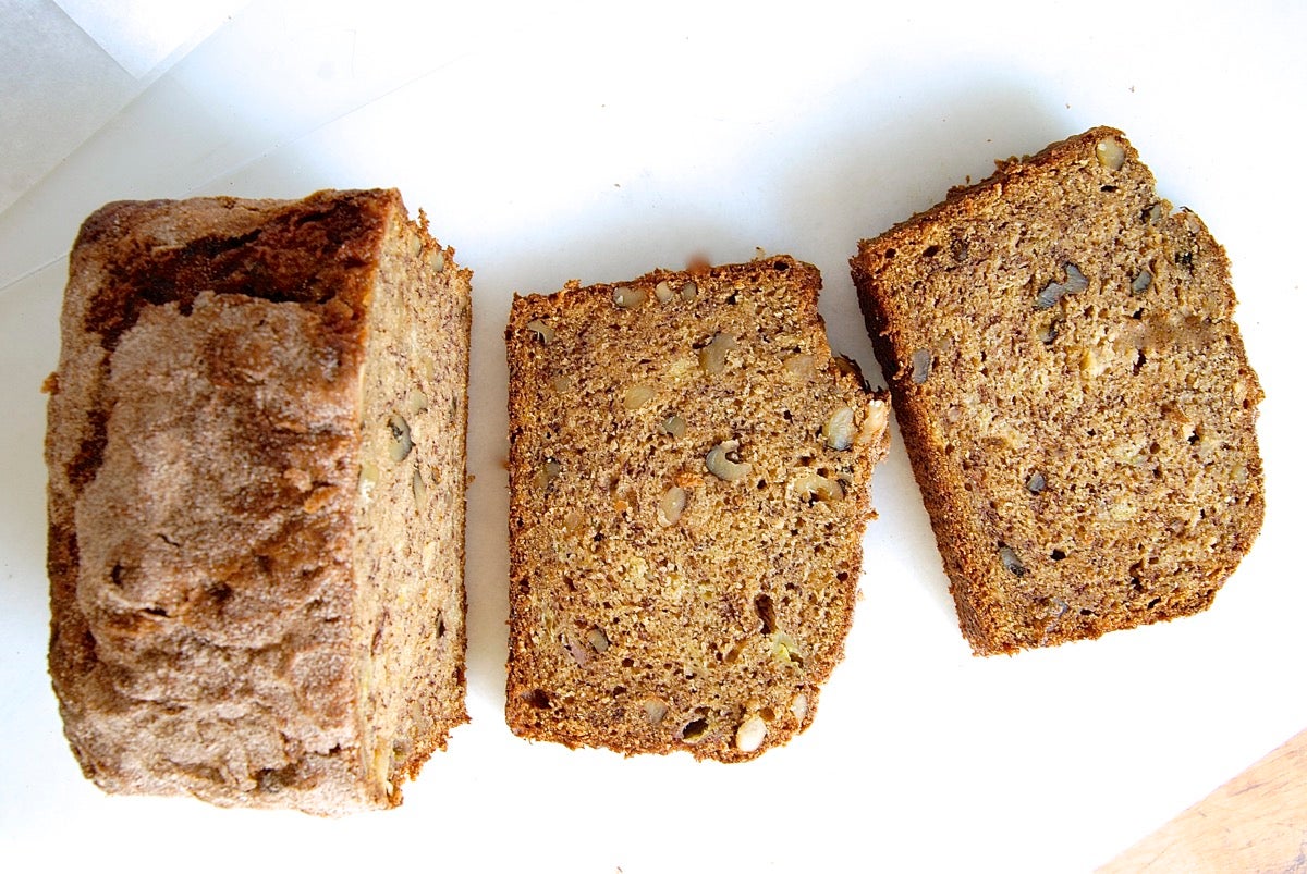 How to tell when banana bread is done via @kingarthurflour