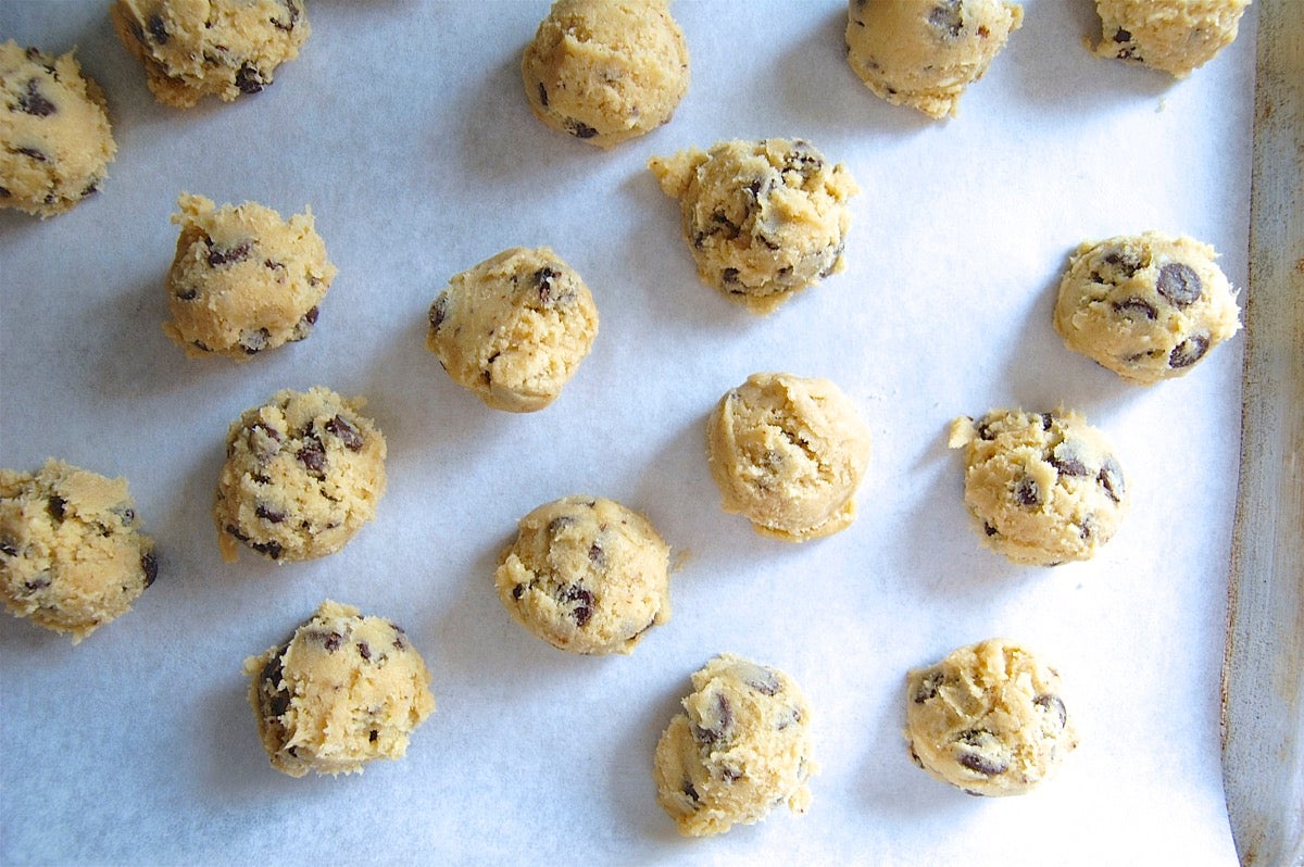 Gluten-Free Chocolate Chip Cookies via @kingarthurflour