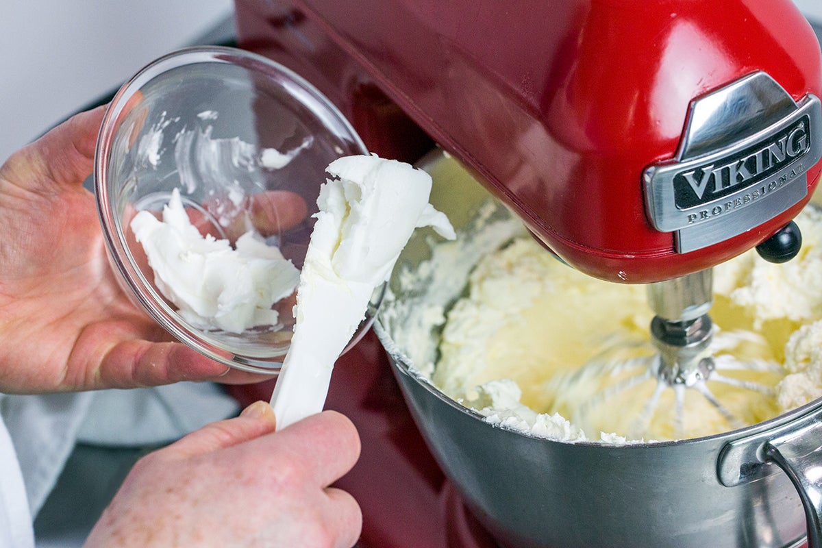 buttercream frosting via @kingarthurflour