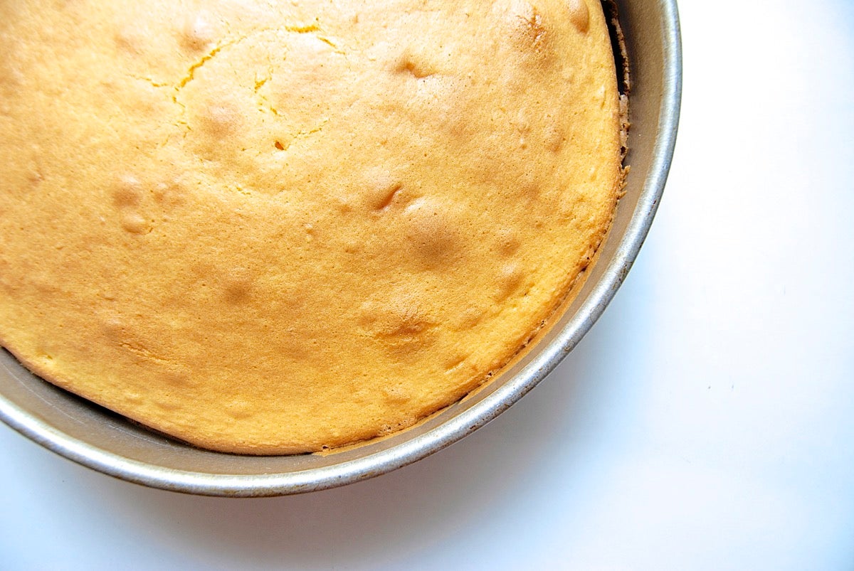 Bake Cake Evenly via @kingarthurflour