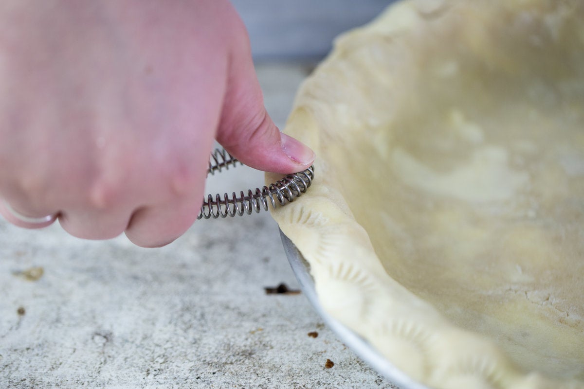 Fun ways to crimp pie crust via @kingarthurflour