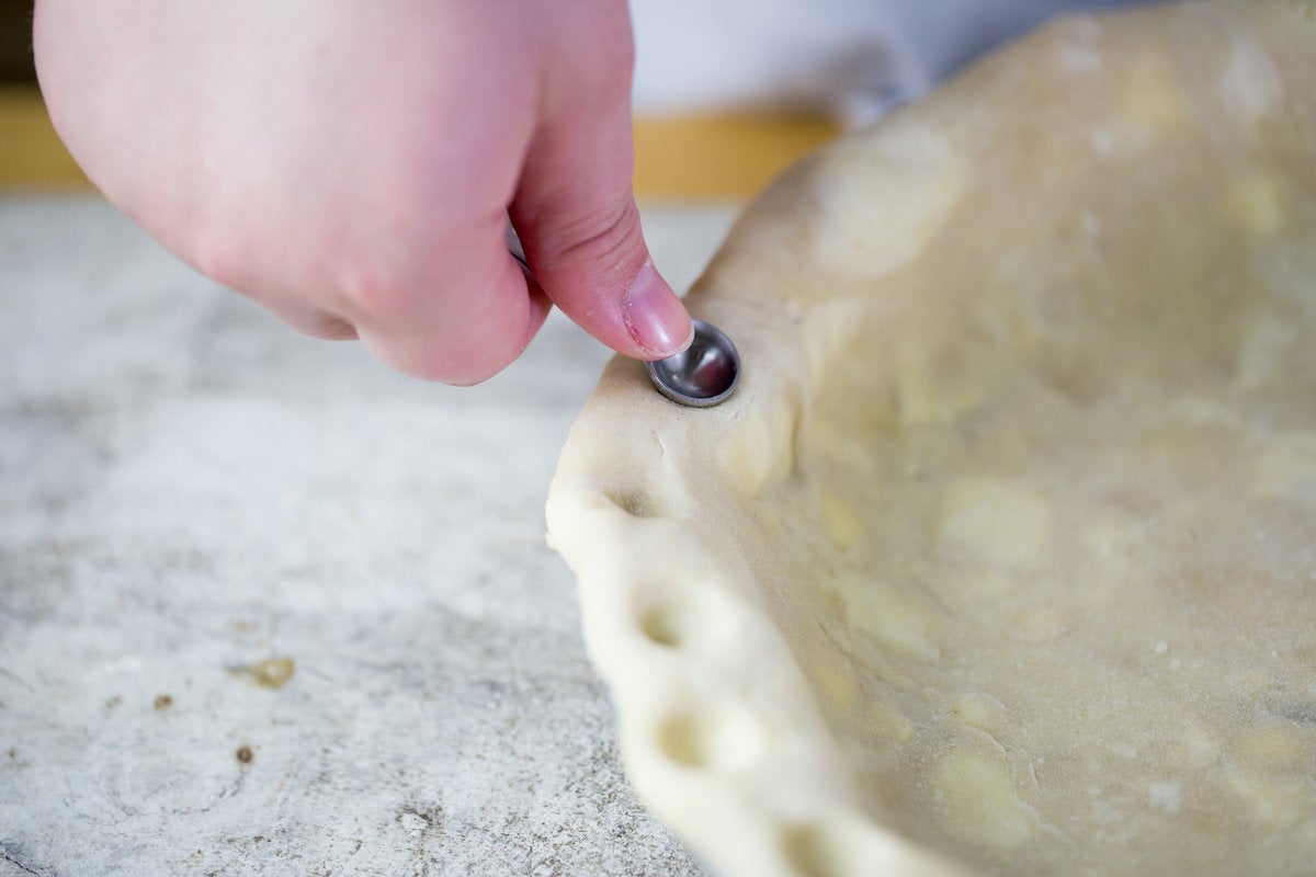 Fun ways to crimp pie crust via @kingarthurflour