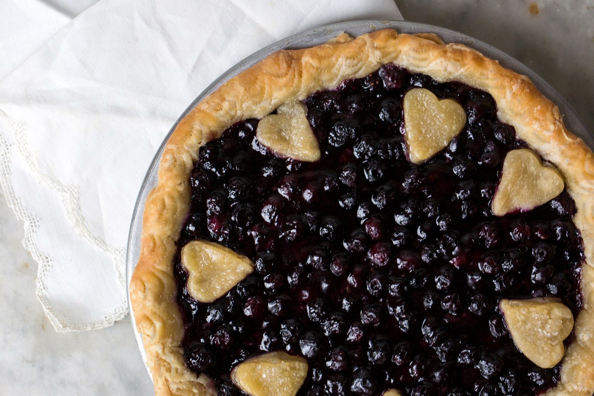 Fun ways to crimp pie crust via @kingarthurflour