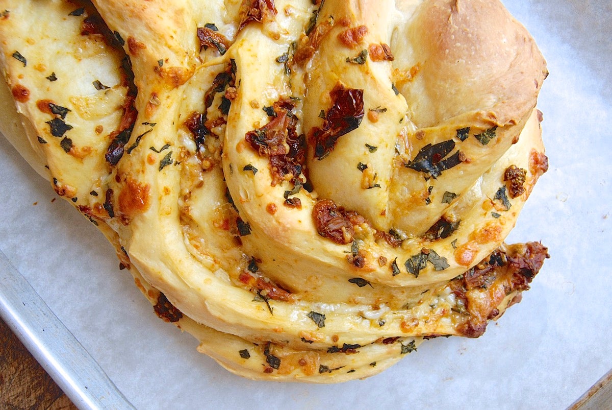 Pane Bianco (White Bread) with Sun-dried Tomatoes, Basil, Mozzarella, and  Garlic - The PKP Way