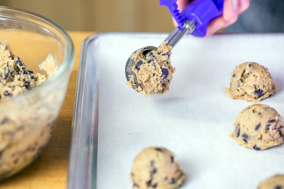 How to Scoop Cookie Dough: Easy Baking Tips for Dropping Drop Cookie Dough