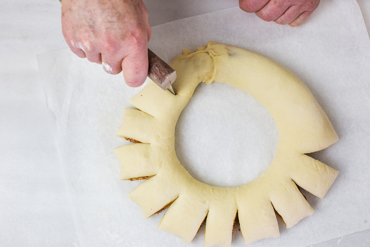 how to shape a coffeecake wreath via @kingarthurflour
