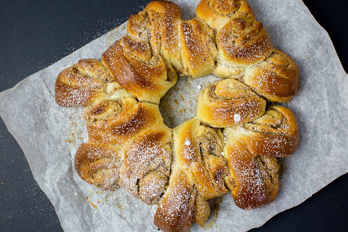 how to shape a coffeecake wreath via @kingarthurflour