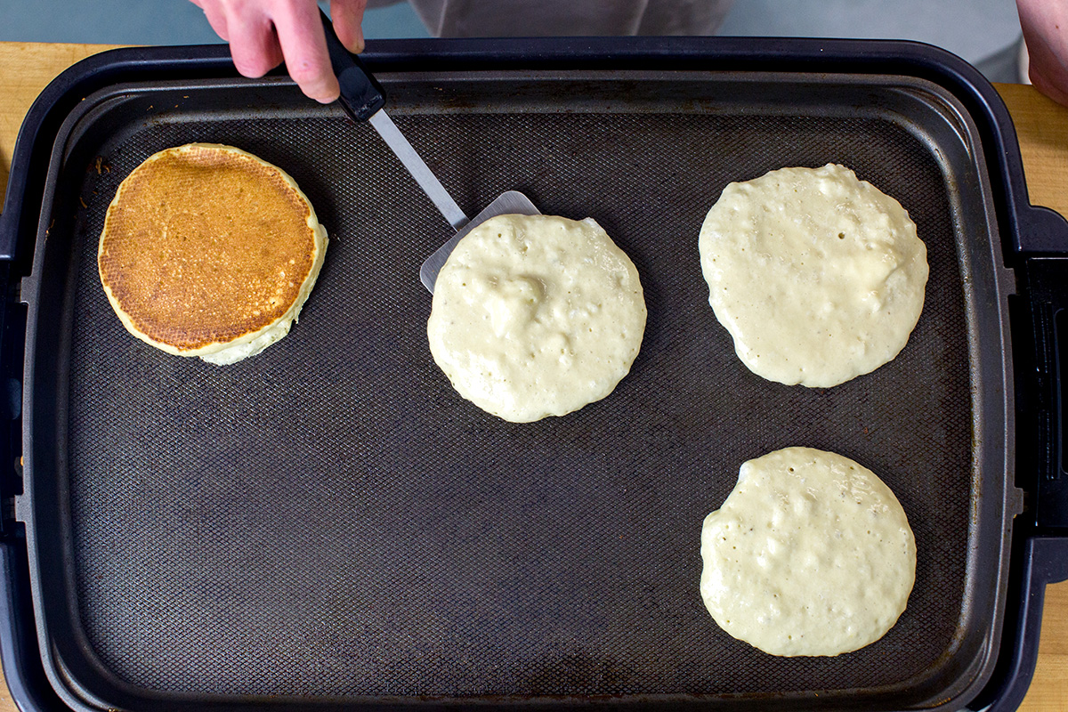 How to make fluffy pancakes via @kingarthurflour