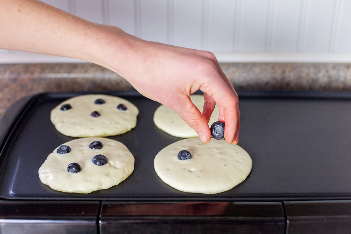 How to make diner pancakes via @kingarthurflour