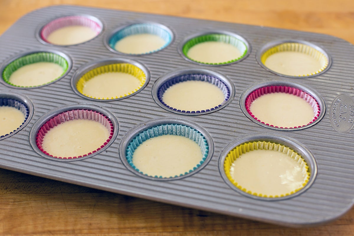 How to convert cake to cupcakes via @kingarthurflour