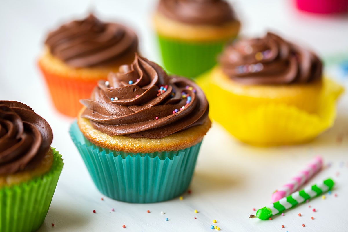 How to convert cake to cupcakes via @kingarthurflour