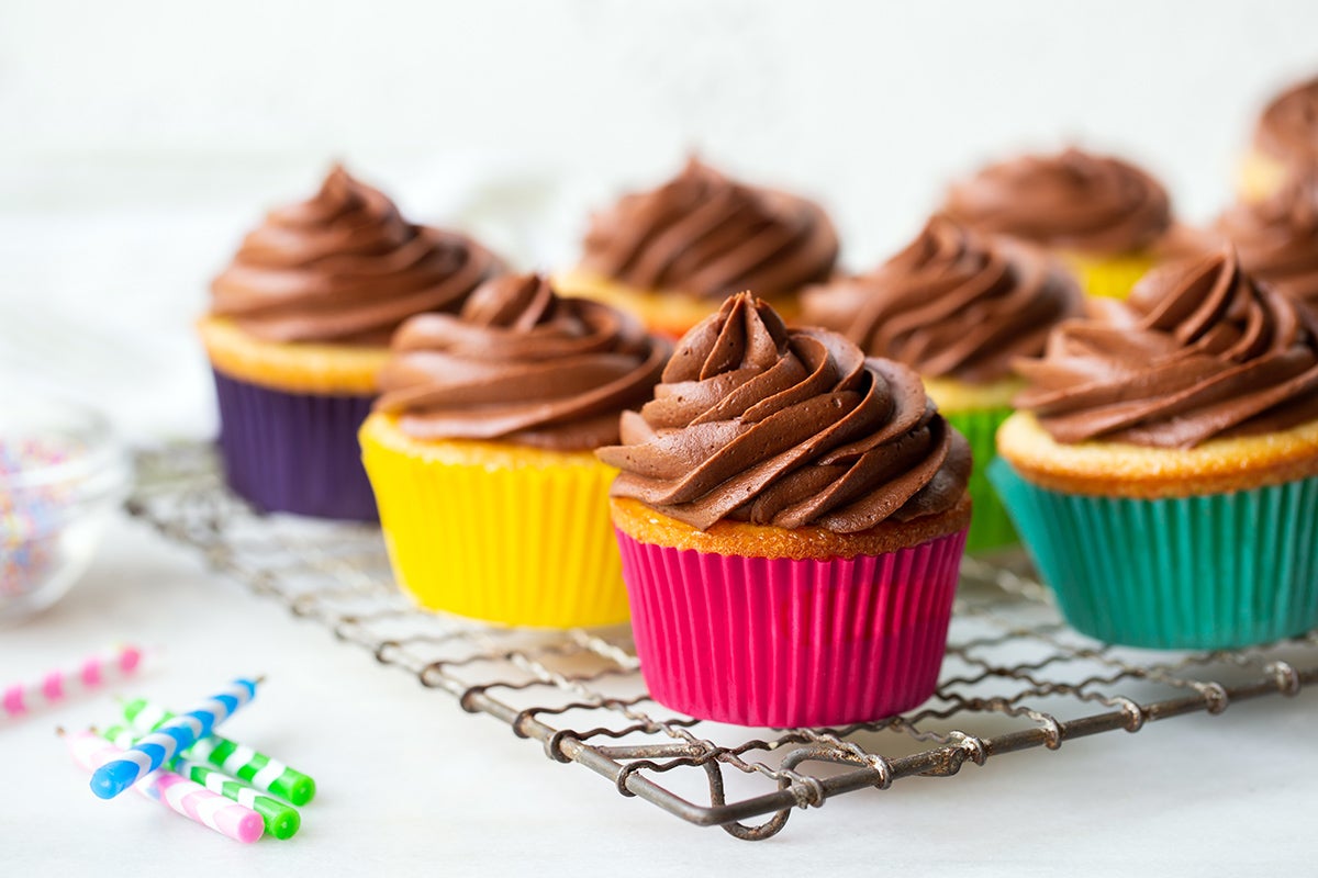 How to convert cake to cupcakes via @kingarthurflour