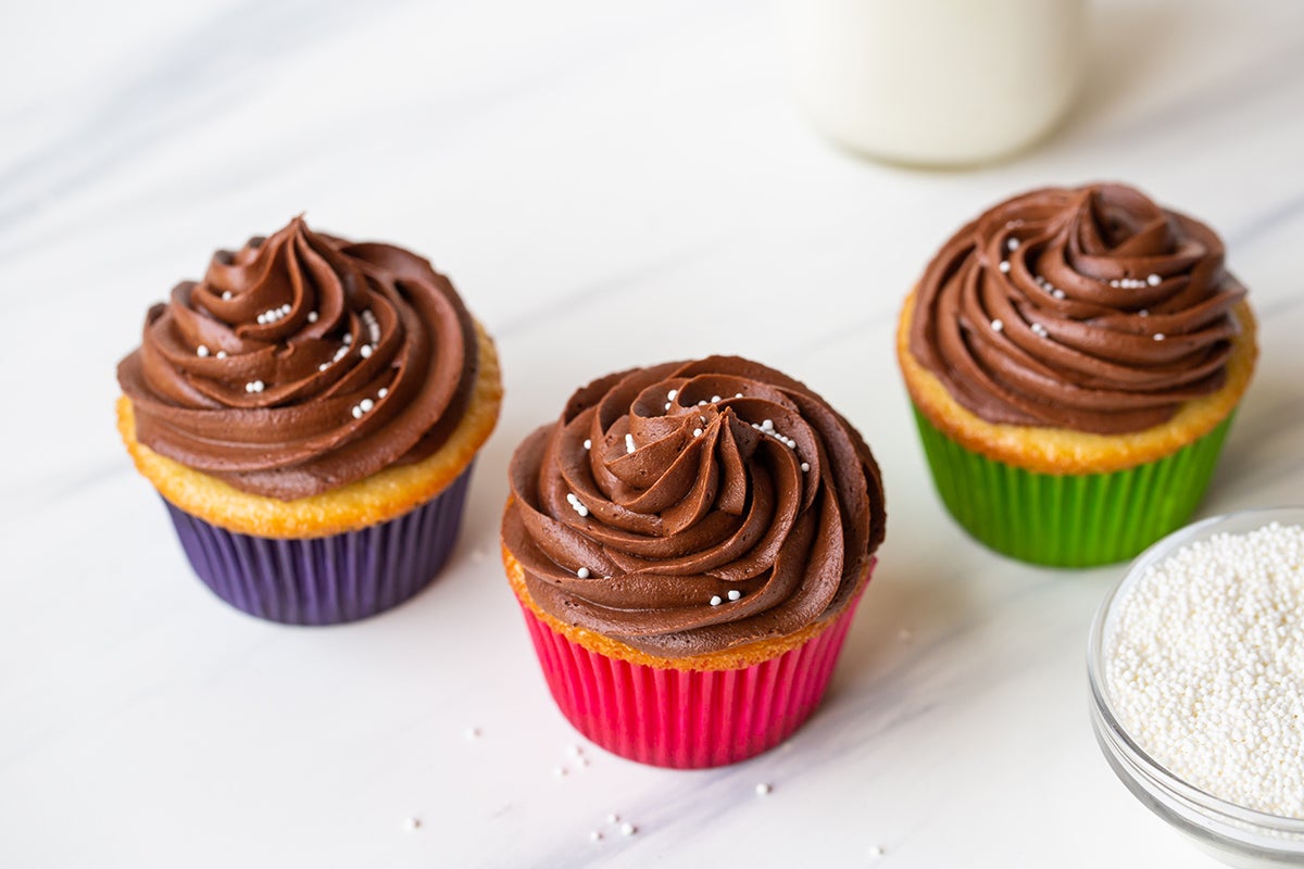 How to convert cake to cupcakes via @kingarthurflour