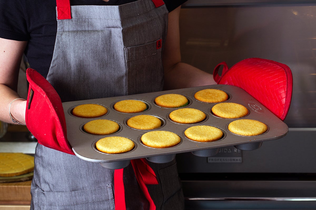 How to convert cake to cupcakes via @kingarthurflour