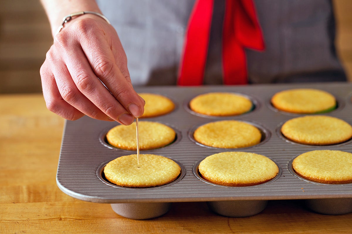 How to convert cake to cupcakes via @kingarthurflour