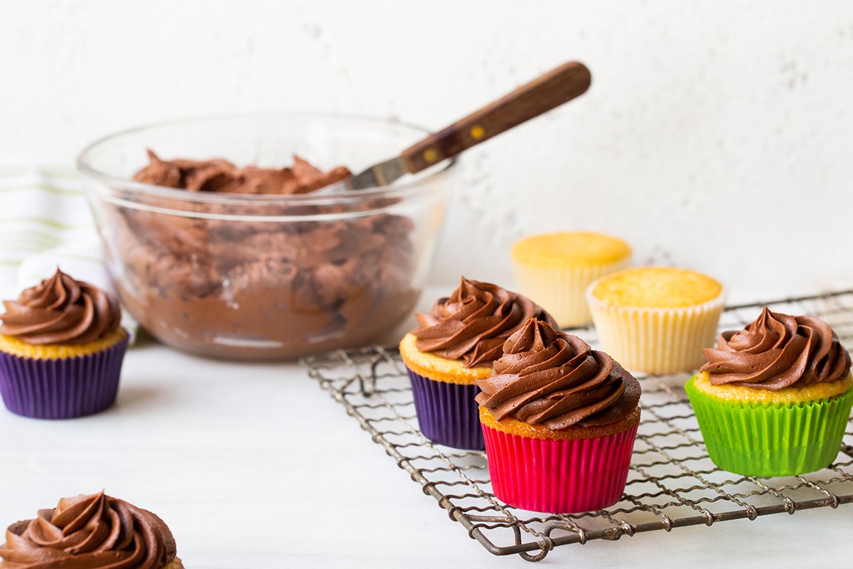 How to convert cake to cupcakes via @kingarthurflour