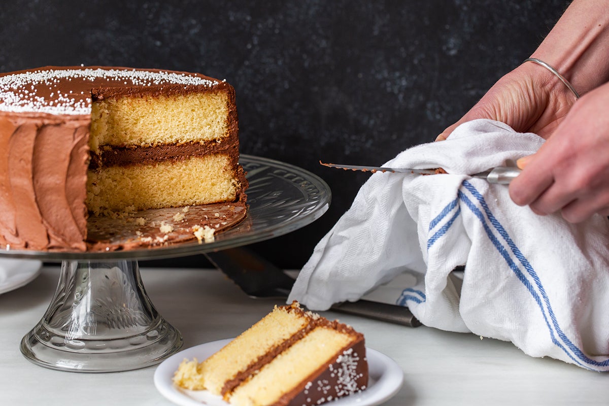 The best way to cut cake via @kingarthurflour