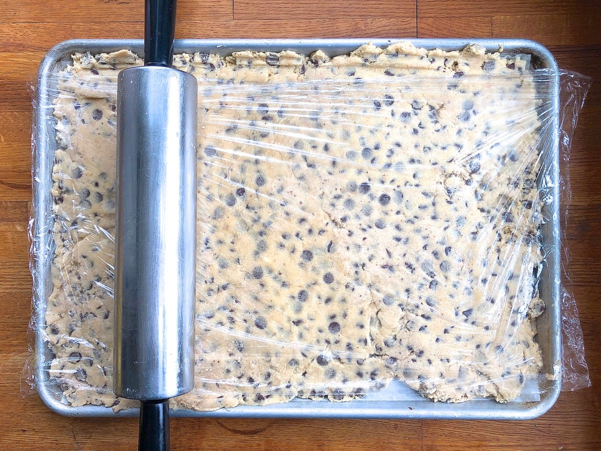 A simple way to shape cookies via @kingarthurflour