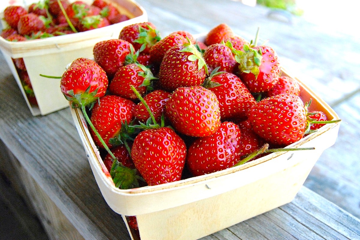 How to build great strawberry shortcake via @kingarthurflour