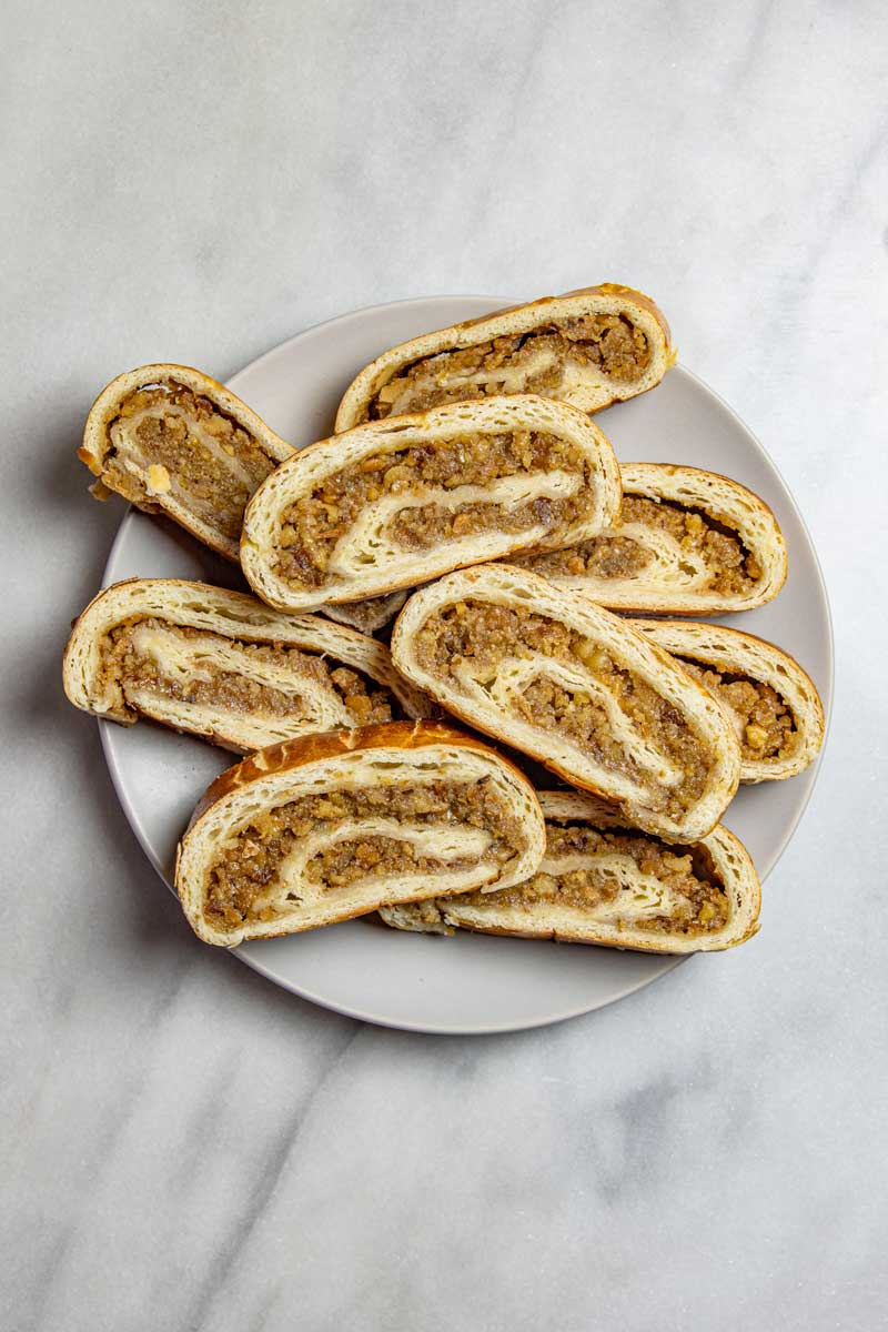 Sliced beigli on a plate