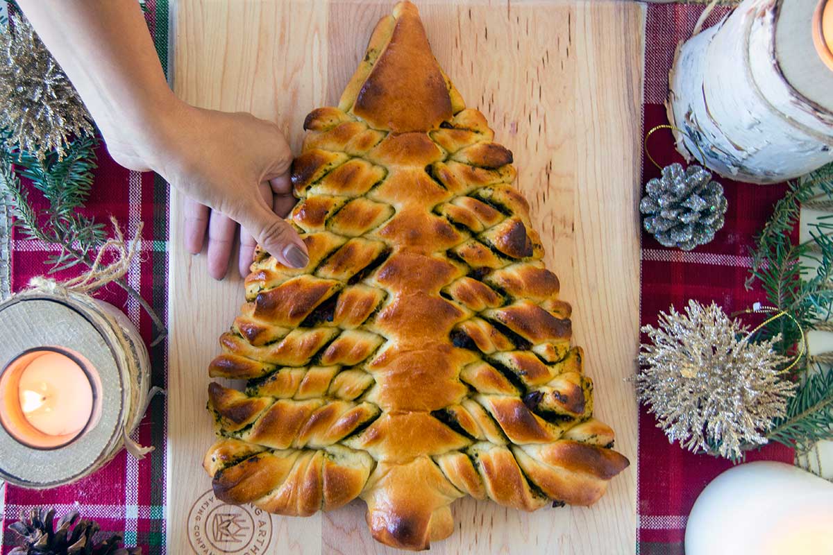 https://www.kingarthurbaking.com/sites/default/files/inline-images/Christmas%20tree%20bread%2013_0.jpg