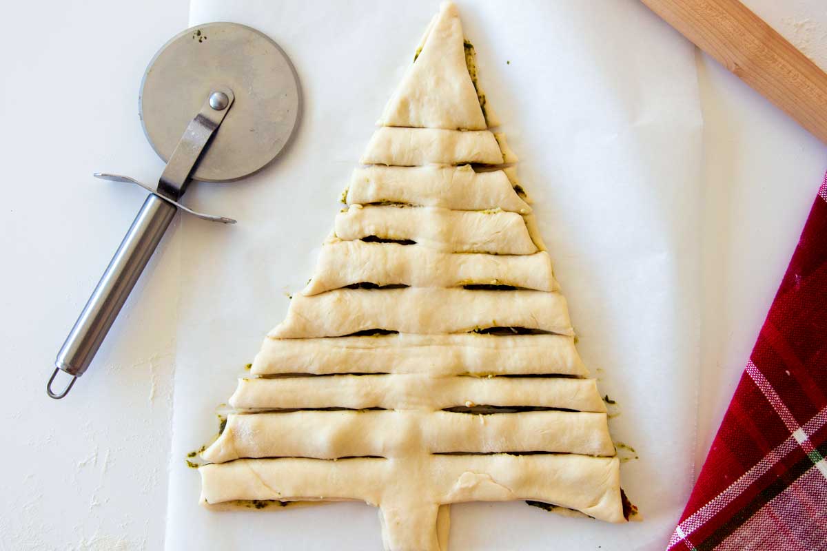 https://www.kingarthurbaking.com/sites/default/files/inline-images/Christmas-tree-bread-17.jpg