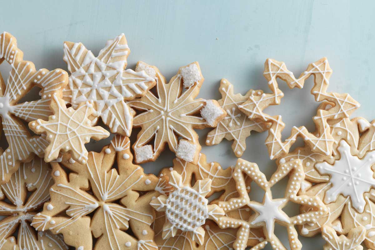 Piped snowflake cookies