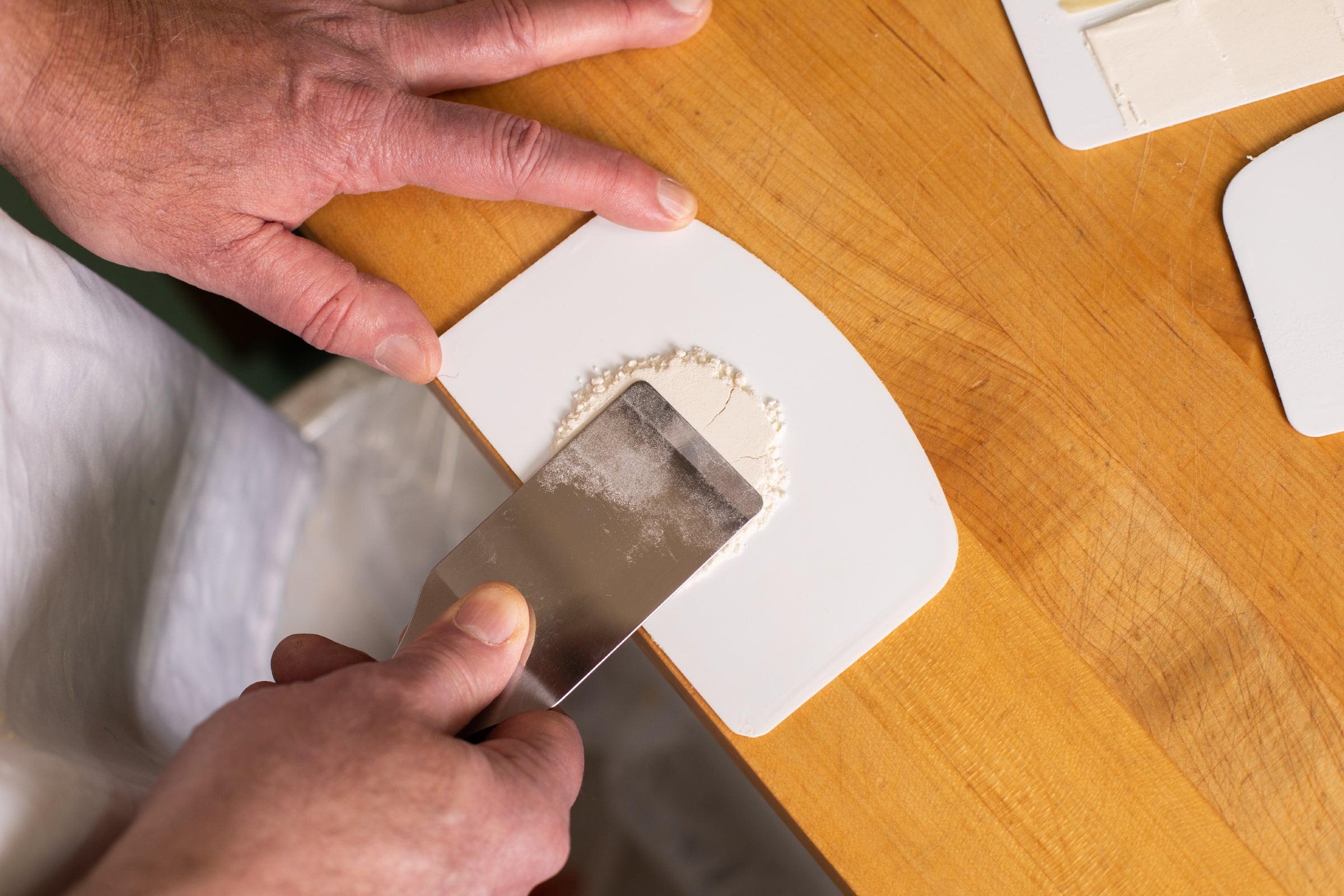 Frank prepares a sample for flour slicking