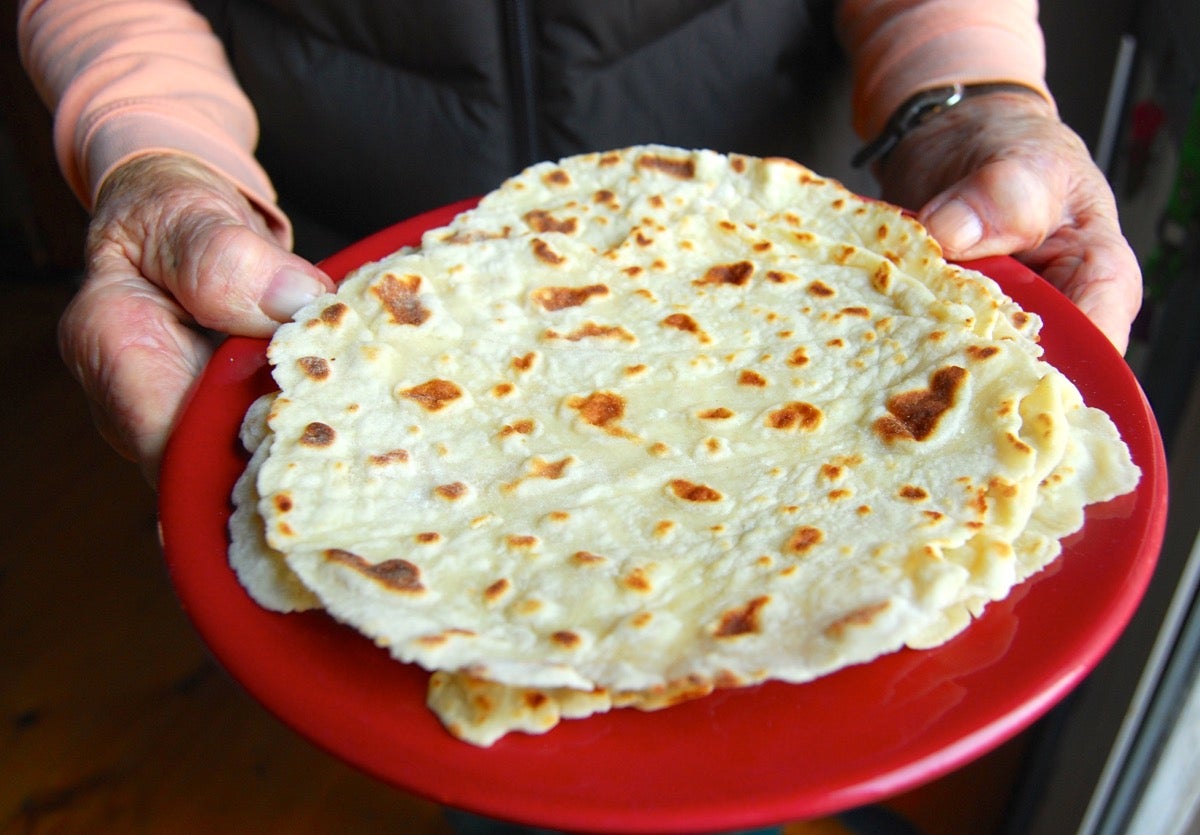 https://www.kingarthurbaking.com/sites/default/files/inline-images/How%20to%20make%20Norwegian%20lefse-1.jpg