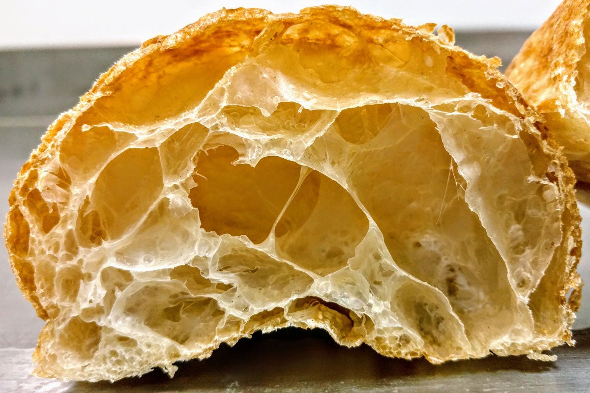 Interior of pan de cristal with huge wholes